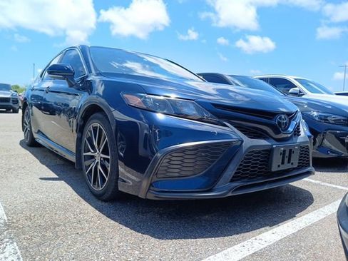Used 2021 Toyota Camry SE w/ Convenience Package FWD image 6