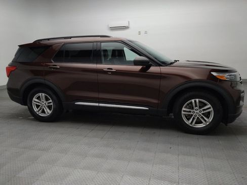 Used 2020 Ford Explorer XLT w/ Equipment Group 202A RWD image 11