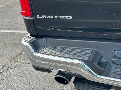 Used 2025 RAM 1500 Limited AWD/4WD image 17