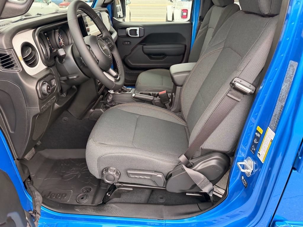 New 2026 Jeep Gladiator Sport AWD/4WD image 12
