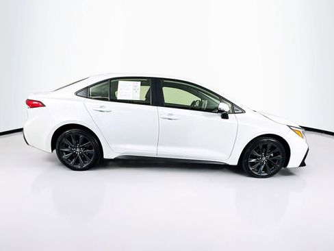 Used 2025 Toyota Corolla SE w/ SE Premium Package image 11