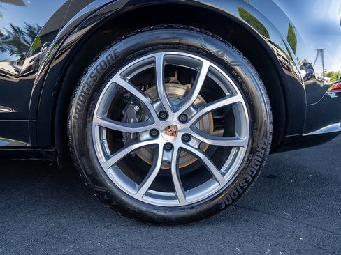 Certified 2025 Porsche Cayenne image 24