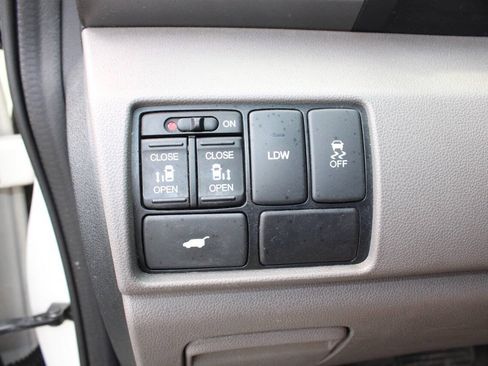 Used 2017 Honda Odyssey EX-L image 18