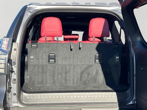 Used 2023 Lexus GX 460 Premium w/ Premium Package image 10