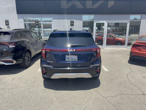 Used 2024 Kia Seltos EX FWD image 4