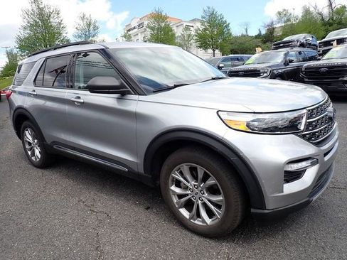 Used 2023 Ford Explorer XLT w/ Equipment Group 202A image 8