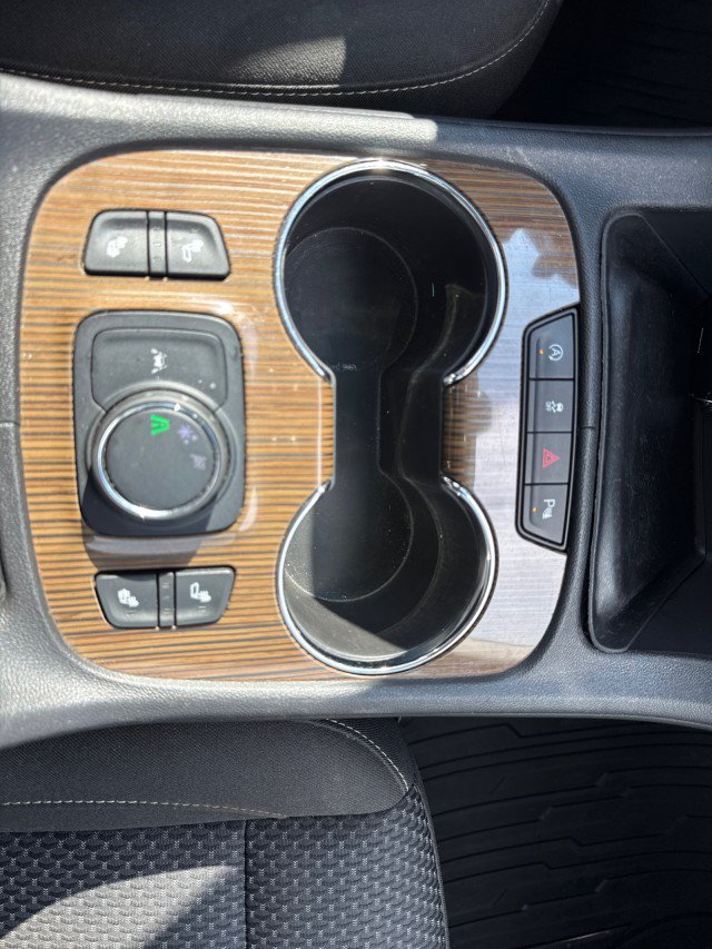 Used 2021 GMC Acadia SLE w/ Driver Convenience Package FWD image 23