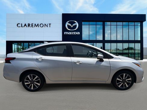 Used 2024 Nissan Versa SV FWD image 4