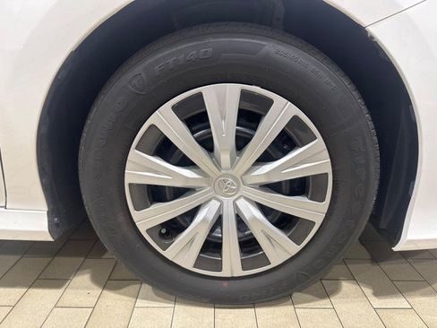 Used 2021 Toyota Camry LE FWD image 14