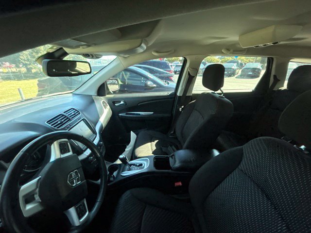 Used 2019 Dodge Journey SE w/ Premium Group FWD image 4