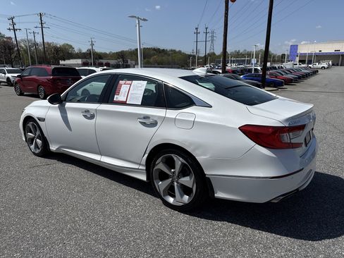 Used 2018 Honda Accord Touring image 8