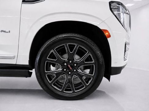 Used 2023 GMC Yukon Denali w/ Advanced Technology Package AWD/4WD image 11