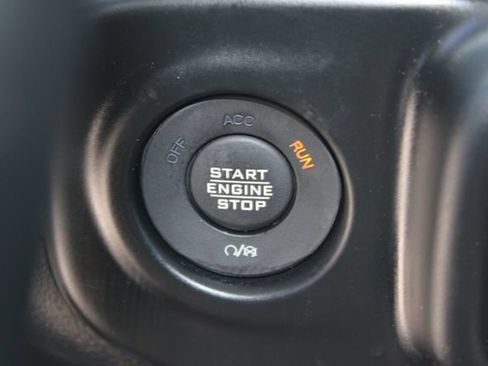 Used 2023 Jeep Wrangler Unlimited Sahara AWD/4WD image 24