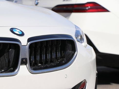 Certified 2025 BMW 230i Coupe w/ Convenience Package image 6