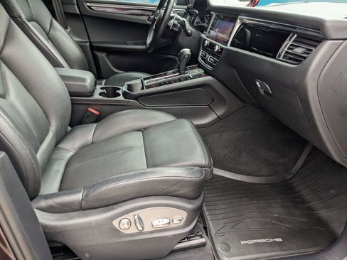 Used 2023 Porsche Macan Turbo AWD/4WD image 20