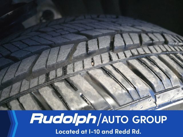 Used 2025 Chevrolet Traverse RS FWD image 28