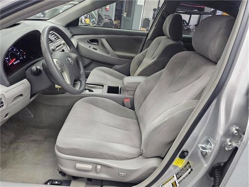 Used 2011 Toyota Camry LE FWD image 2