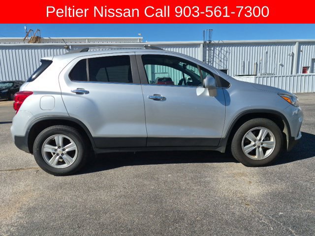 Used 2017 Chevrolet Trax LT w/ LT Convenience Package FWD image 6