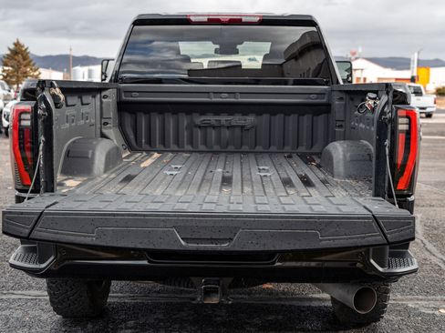 Used 2024 GMC Sierra 2500 AT4 AWD/4WD image 7