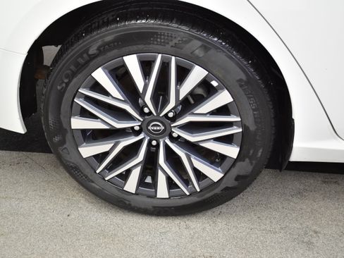 Used 2025 Nissan Altima 2.5 SV FWD image 33