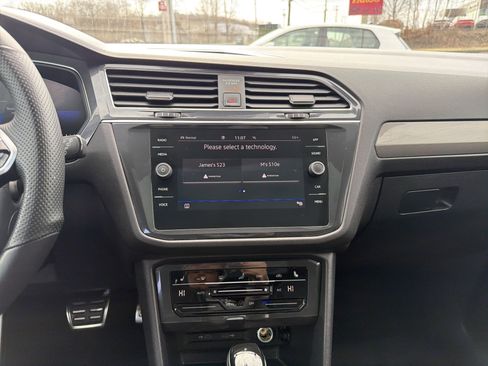 Certified 2024 Volkswagen Tiguan SE R-Line AWD/4WD image 9