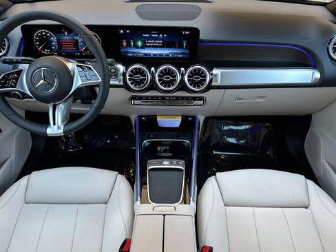 New 2025 Mercedes-Benz GLB 250 4MATIC image 12