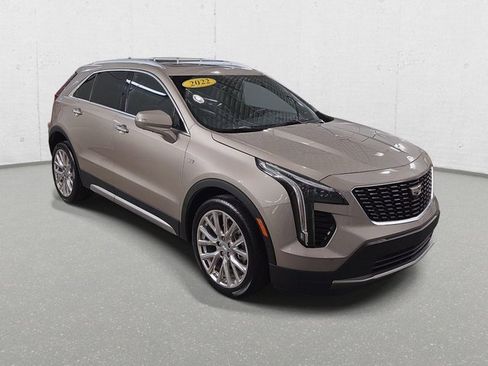 Used 2022 Cadillac XT4 Premium Luxury w/ Technology Package image 3