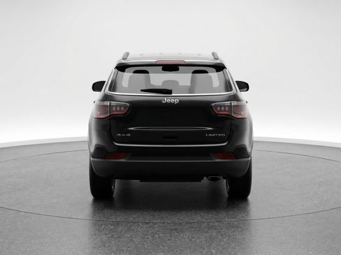 Used 2025 Jeep Compass Latitude AWD/4WD image 7