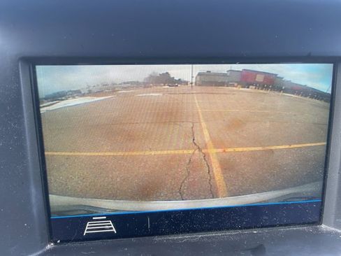 Used 2018 GMC Terrain SLE w/ Driver Convenience Package image 16