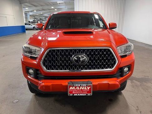 Used 2018 Toyota Tacoma TRD Sport w/ Technology Package image 8