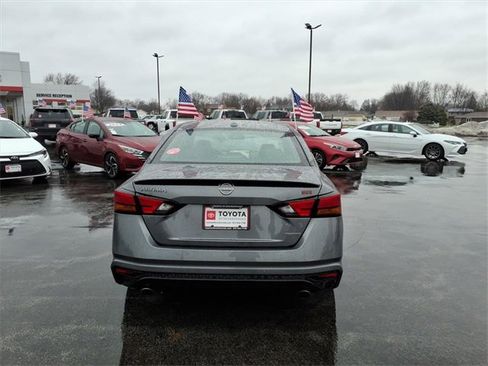 Used 2024 Nissan Altima 2.0 SR image 3