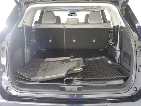Used 2023 Toyota Highlander XLE AWD/4WD image 24