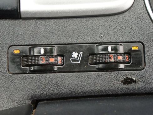 Used 2016 Toyota Highlander Limited image 9