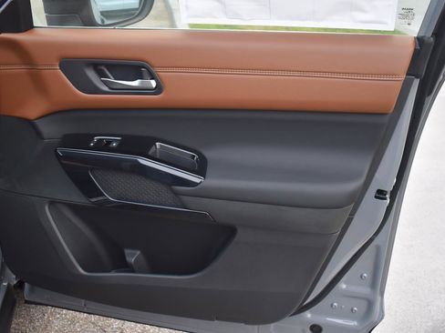 New 2026 Nissan Pathfinder Platinum image 75