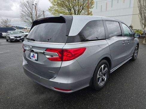 Used 2018 Honda Odyssey Touring image 3