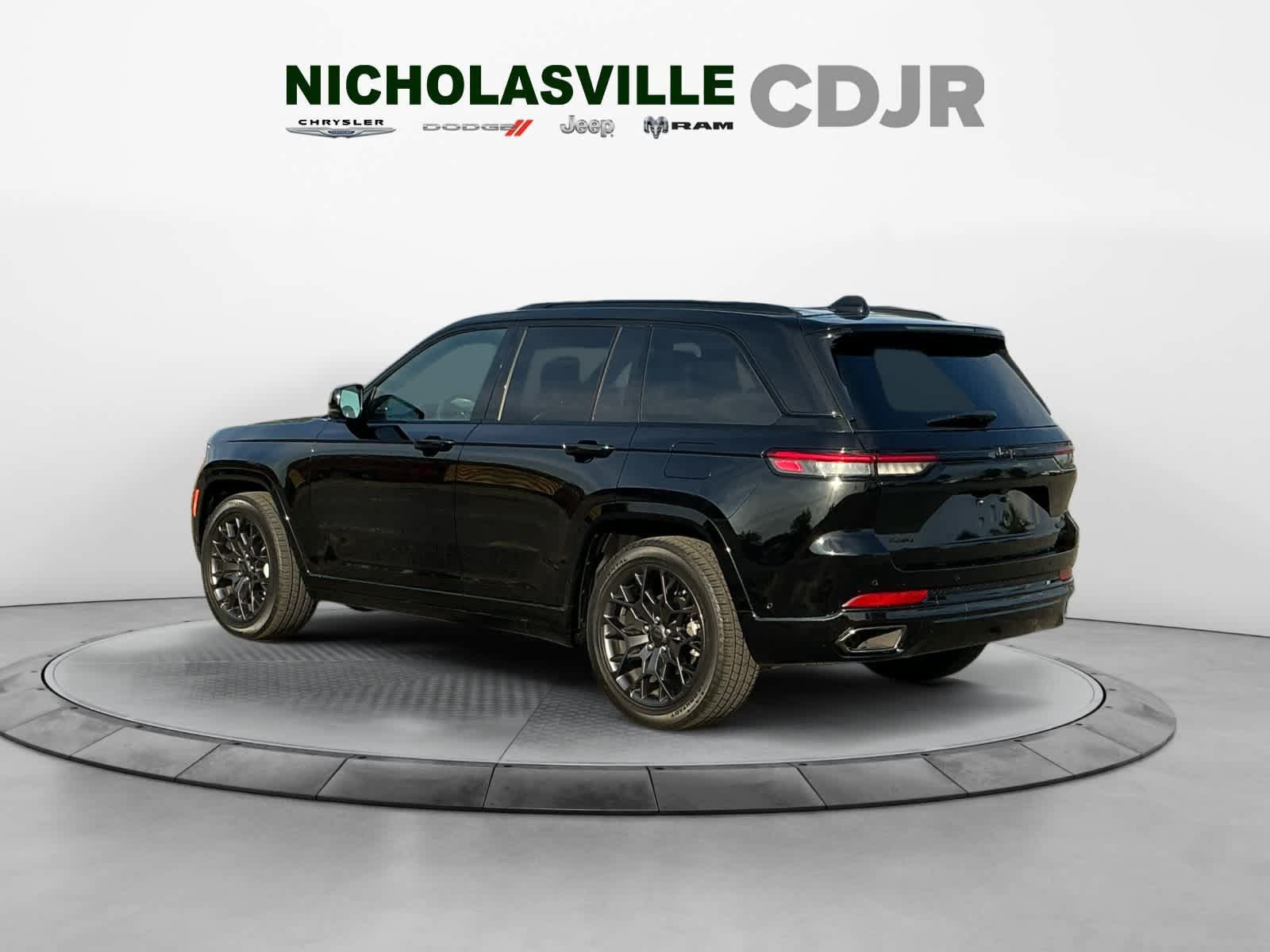 Used 2025 Jeep Grand Cherokee Summit w/ Obsidian Package AWD/4WD image 3