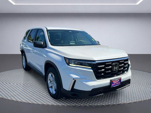 Used 2023 Honda Pilot LX image 9