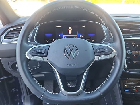 Certified 2022 Volkswagen Tiguan SE w/ Panoramic Sunroof Package image 21