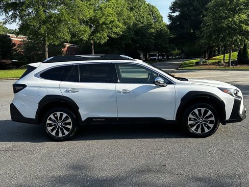 Used 2024 Subaru Outback Touring AWD/4WD image 8