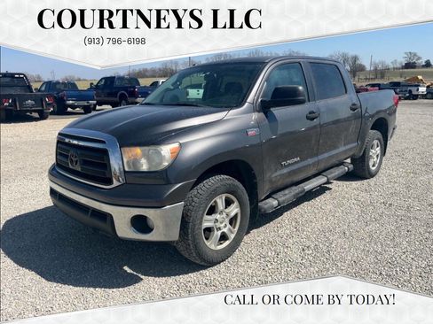 Used 2013 Toyota Tundra 4x4 CrewMax w/ Tow Pkg image 1
