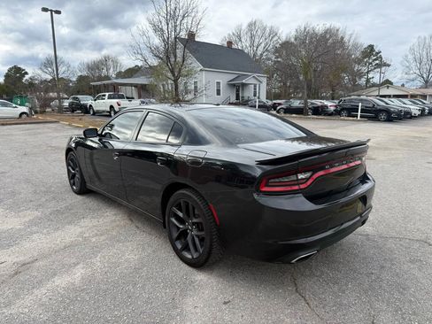 Used 2019 Dodge Charger SXT image 3