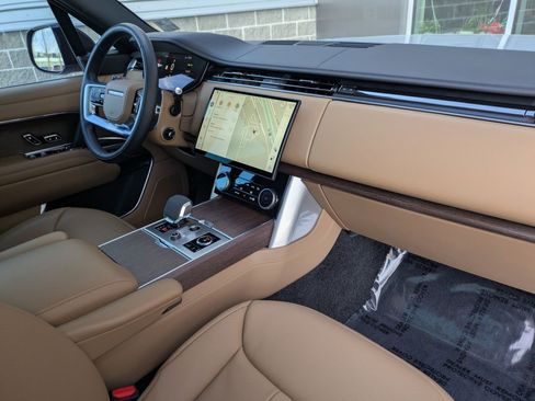 Certified 2023 Land Rover Range Rover SE image 31