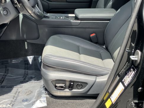 Used 2024 Lexus GX 550 w/ Cold Area Package AWD/4WD image 17