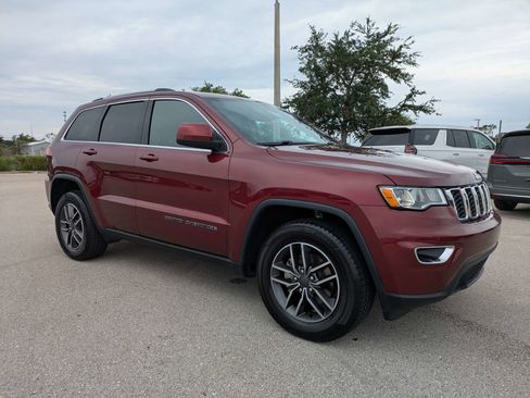 Used 2019 Jeep Grand Cherokee Laredo w/ Laredo X Package AWD/4WD image 2