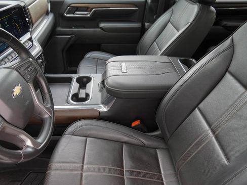 Used 2024 Chevrolet Silverado 2500 High Country w/ Technology Package AWD/4WD image 11