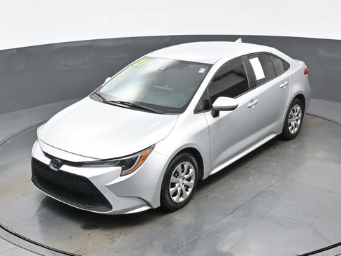 Used 2021 Toyota Corolla LE image 30