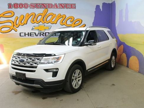 Used 2018 Ford Explorer XLT w/ Equipment Group 202A AWD/4WD image 5