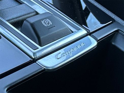 Used 2023 Porsche Cayenne Platinum Edition image 31