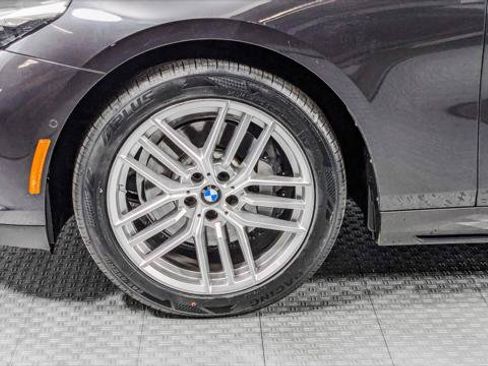 Used 2025 BMW 530i w/ Premium Package RWD image 36