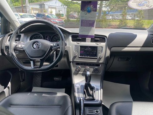 Used 2017 Volkswagen Golf SE FWD image 8